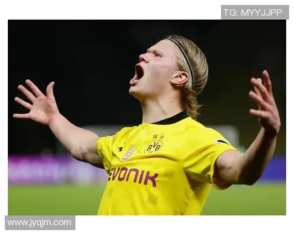 《探秘球星杂志足球:聚焦全球足球巨星的故事与荣耀》